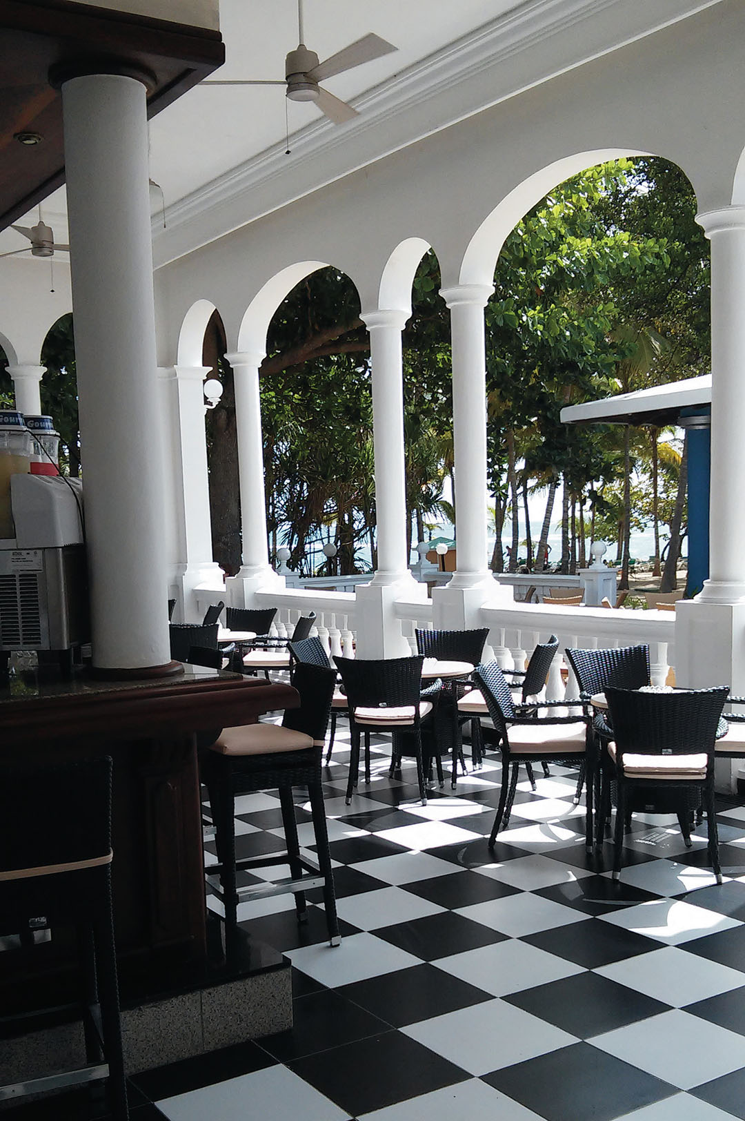 001_alta_playabachata Bar exterior.jpg